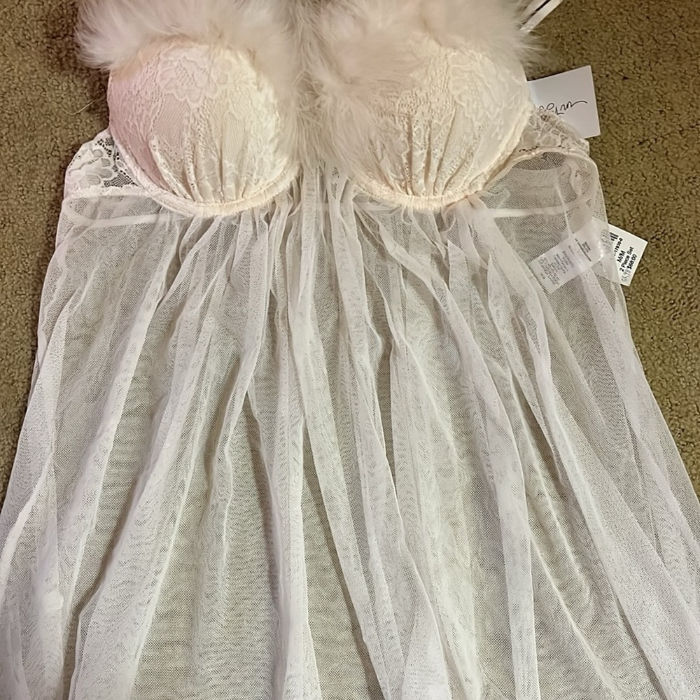 Elegant Cream Lace Lingerie Set